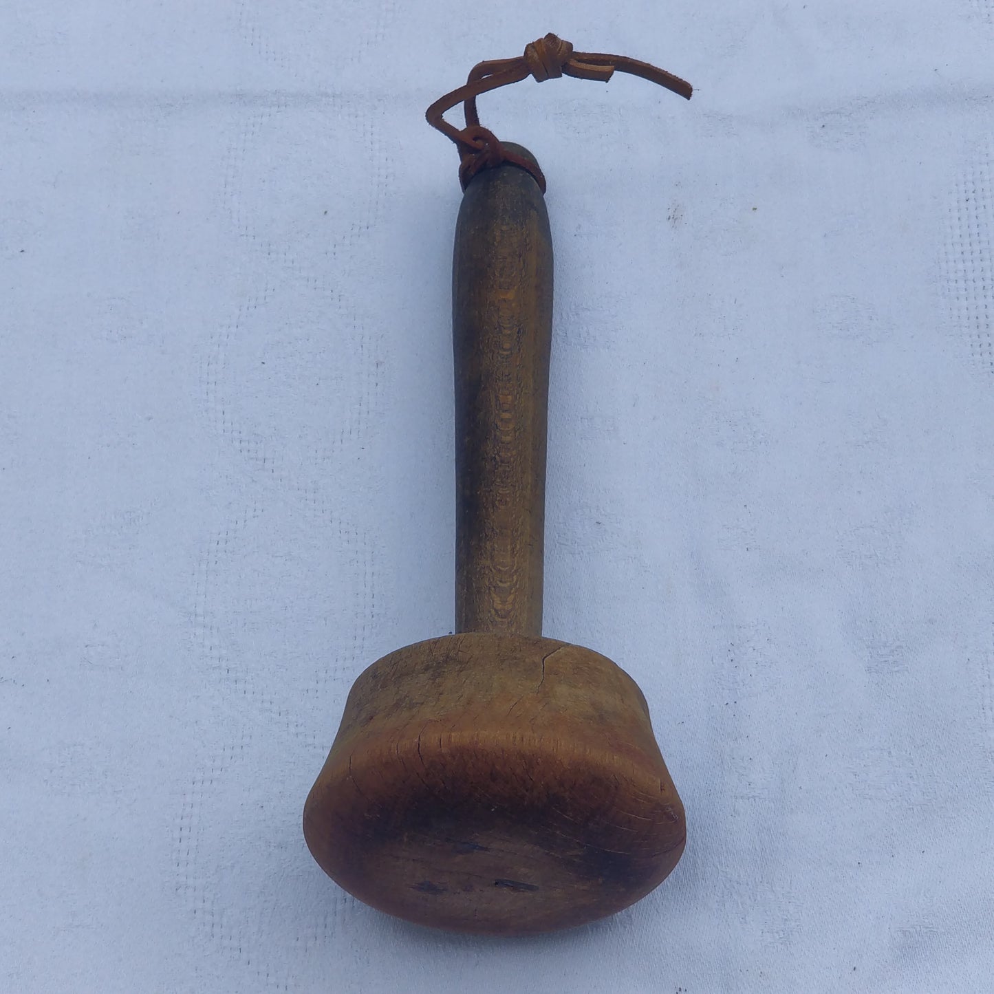 Ancien pilon en bois.