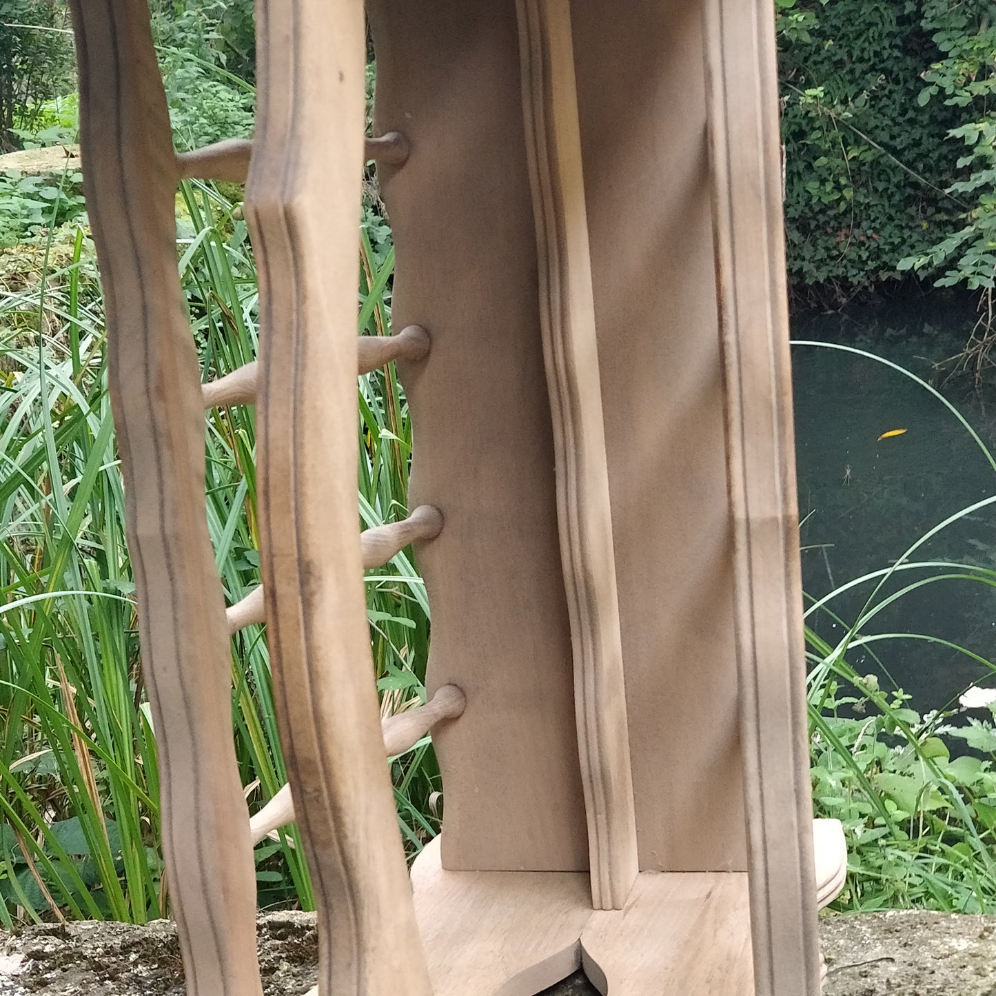 Porte revue bois massif.
