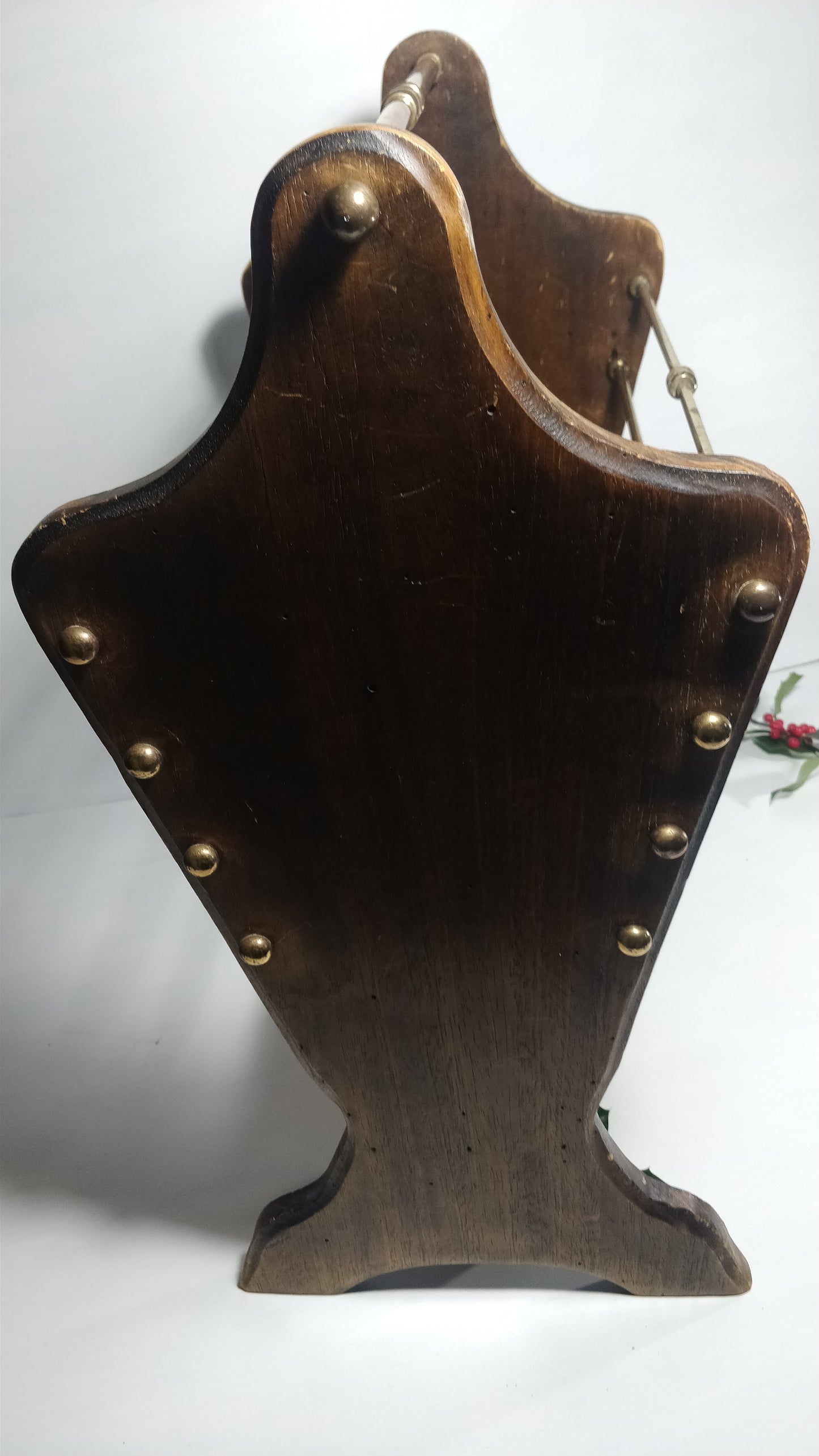 Porte revus bois et laiton.