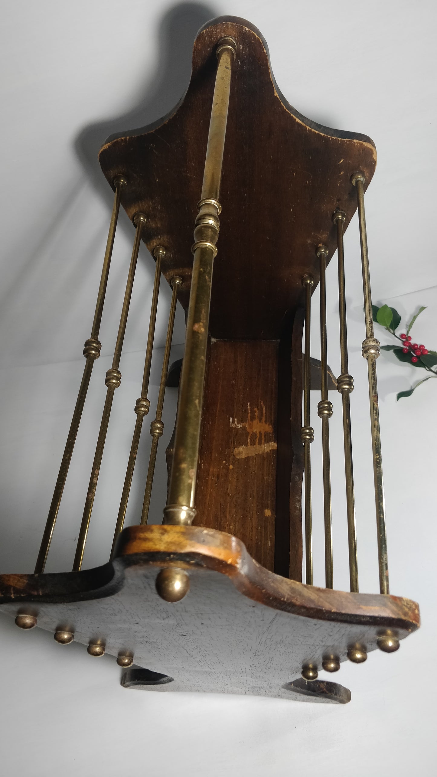 Porte revus bois et laiton.