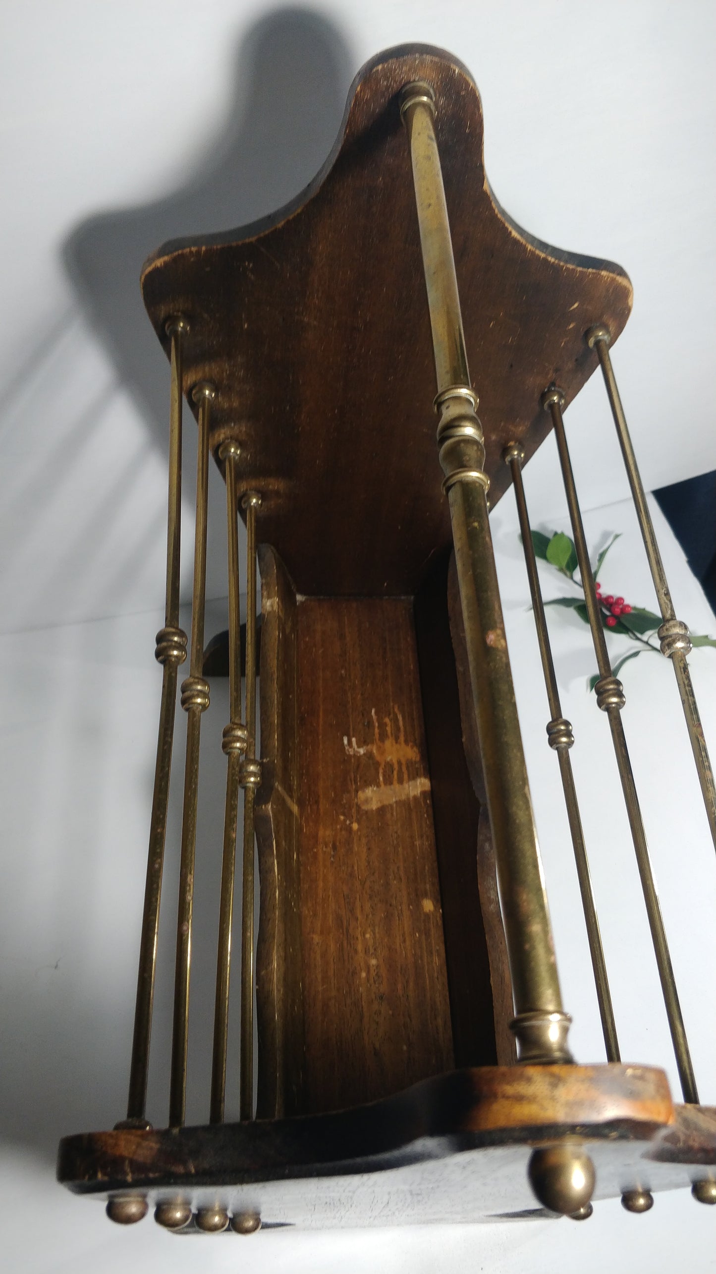 Porte revus bois et laiton.
