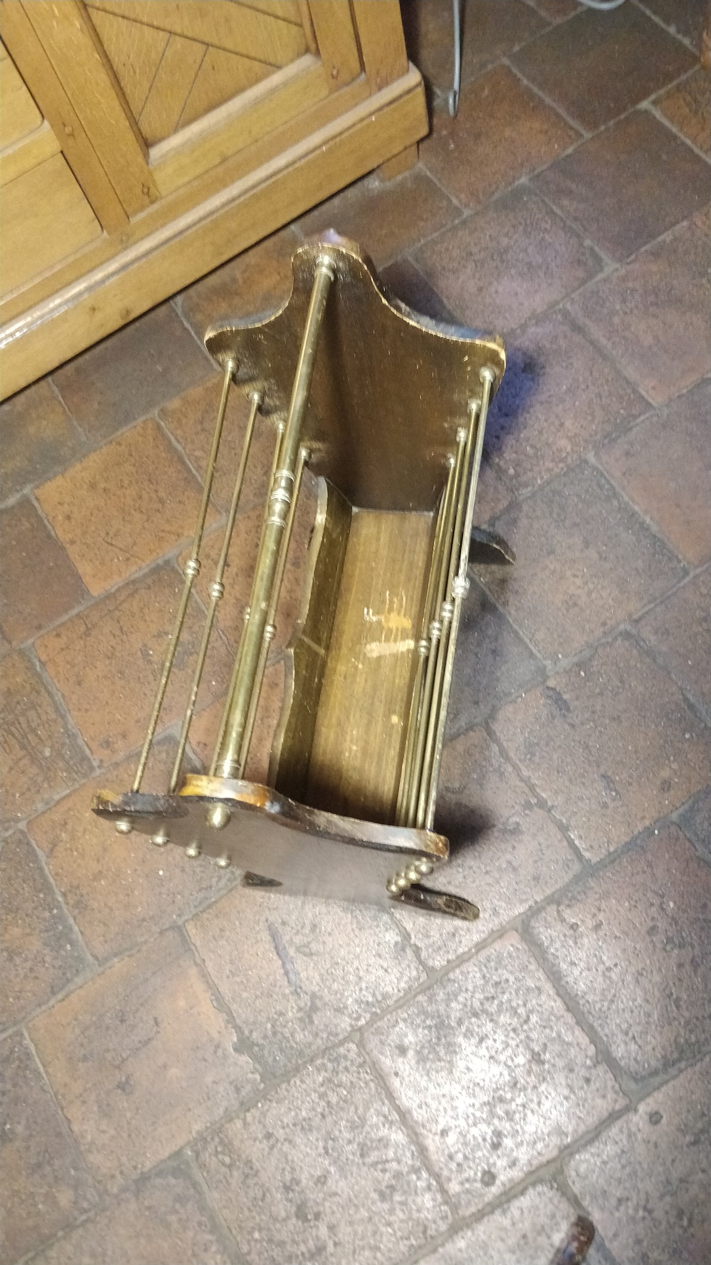 Porte revus bois et laiton.