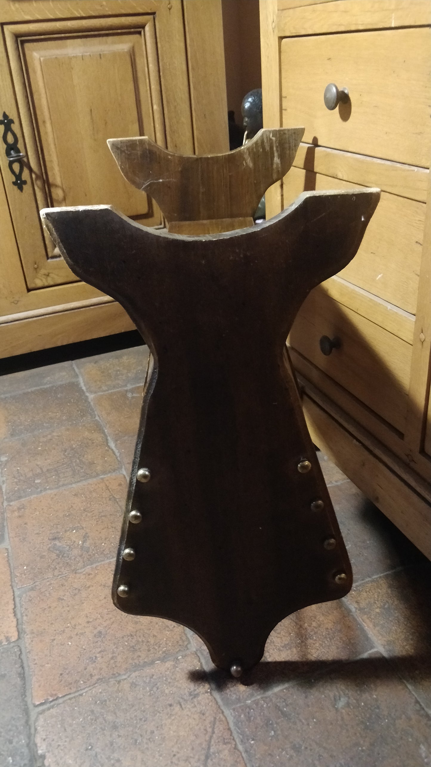 Porte revus bois et laiton.