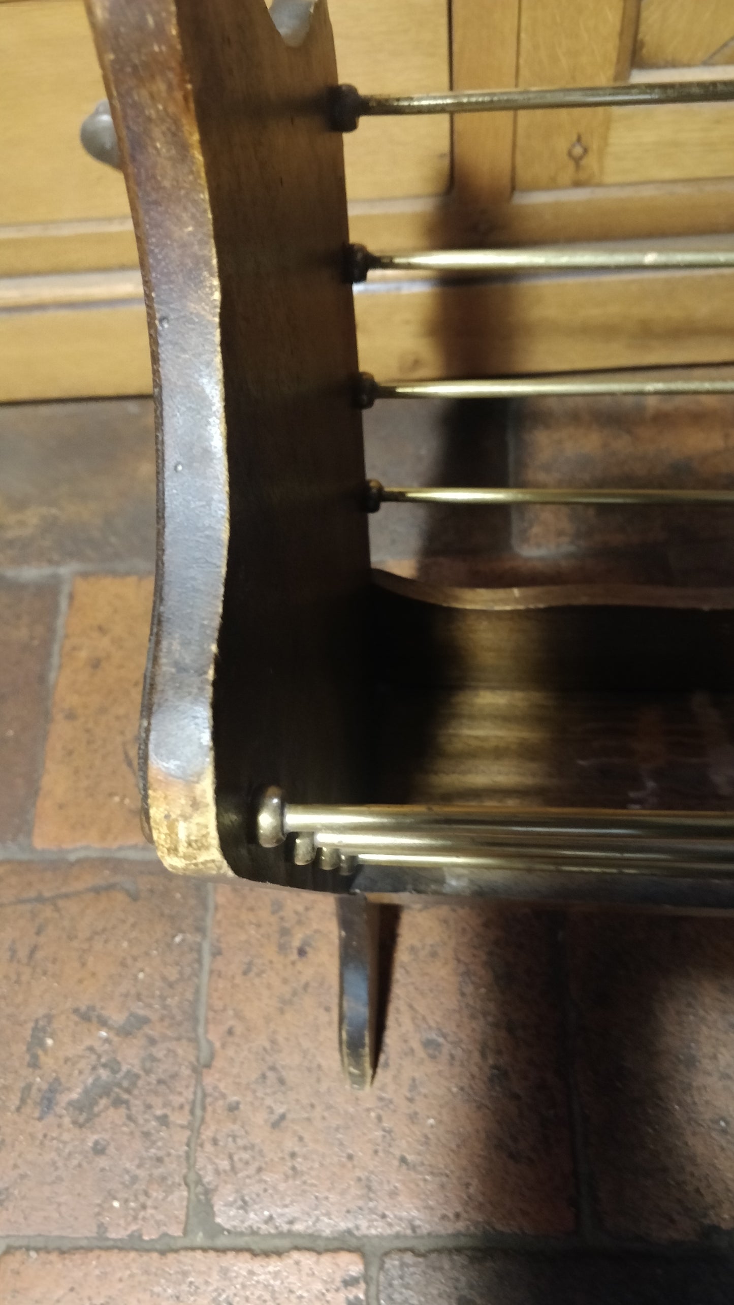 Porte revus bois et laiton.