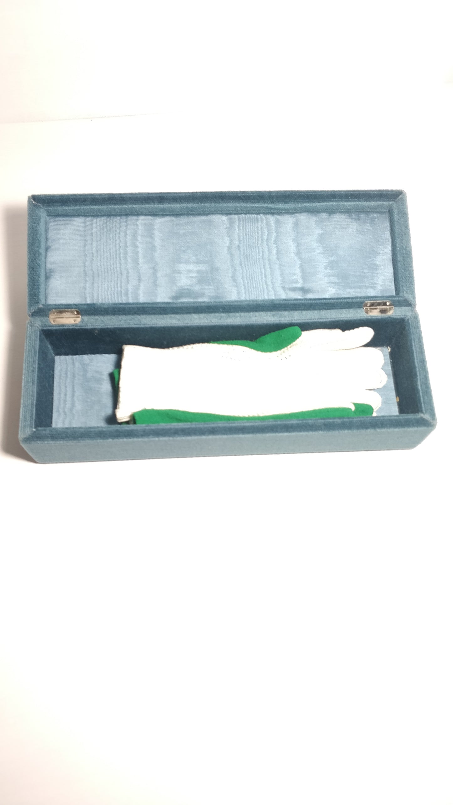 Ancienne boîte à gants.