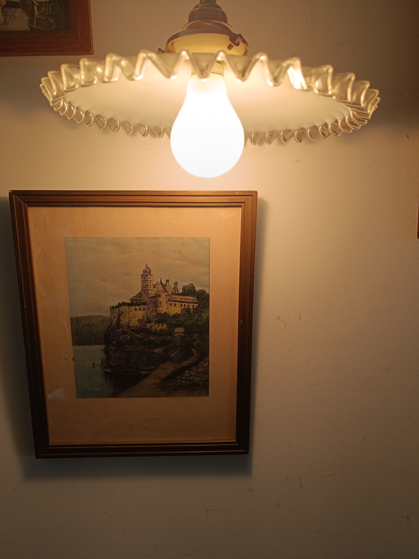 Abat-jour en opaline blanche année 30/40