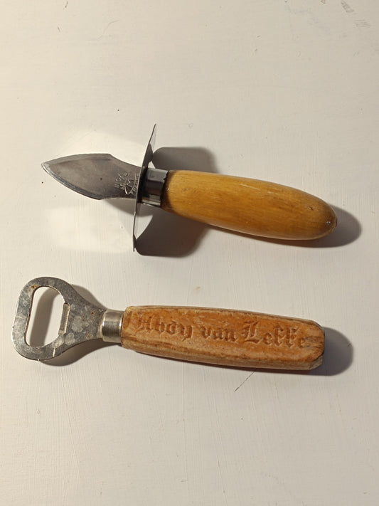 Décapsuleur Abbaye de Leffe plus couteau à huitres.