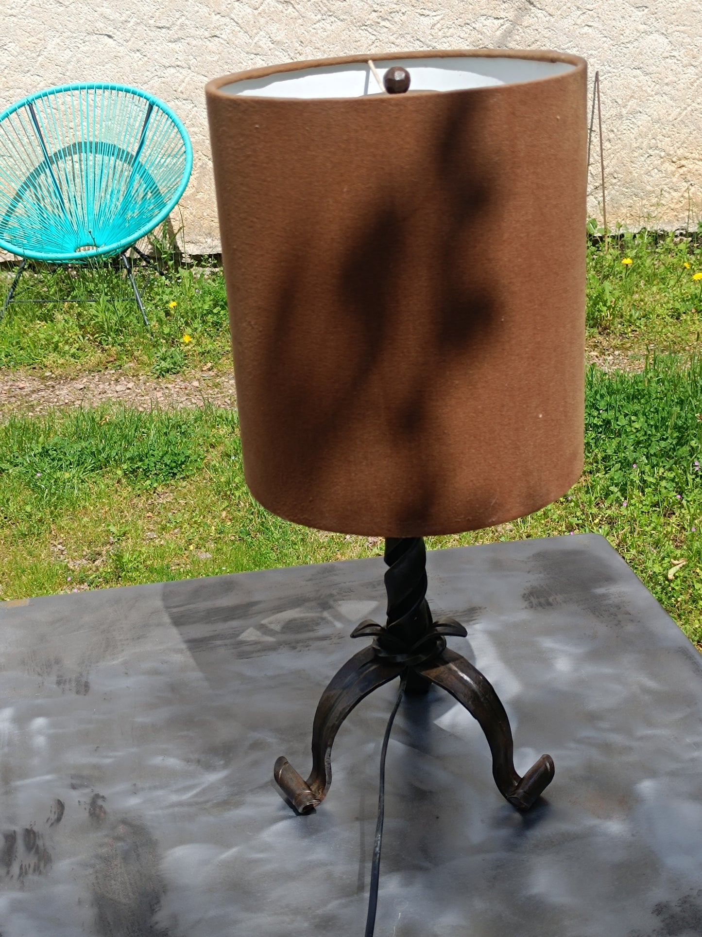Lampe à poser fer forgé signé PLATZER.