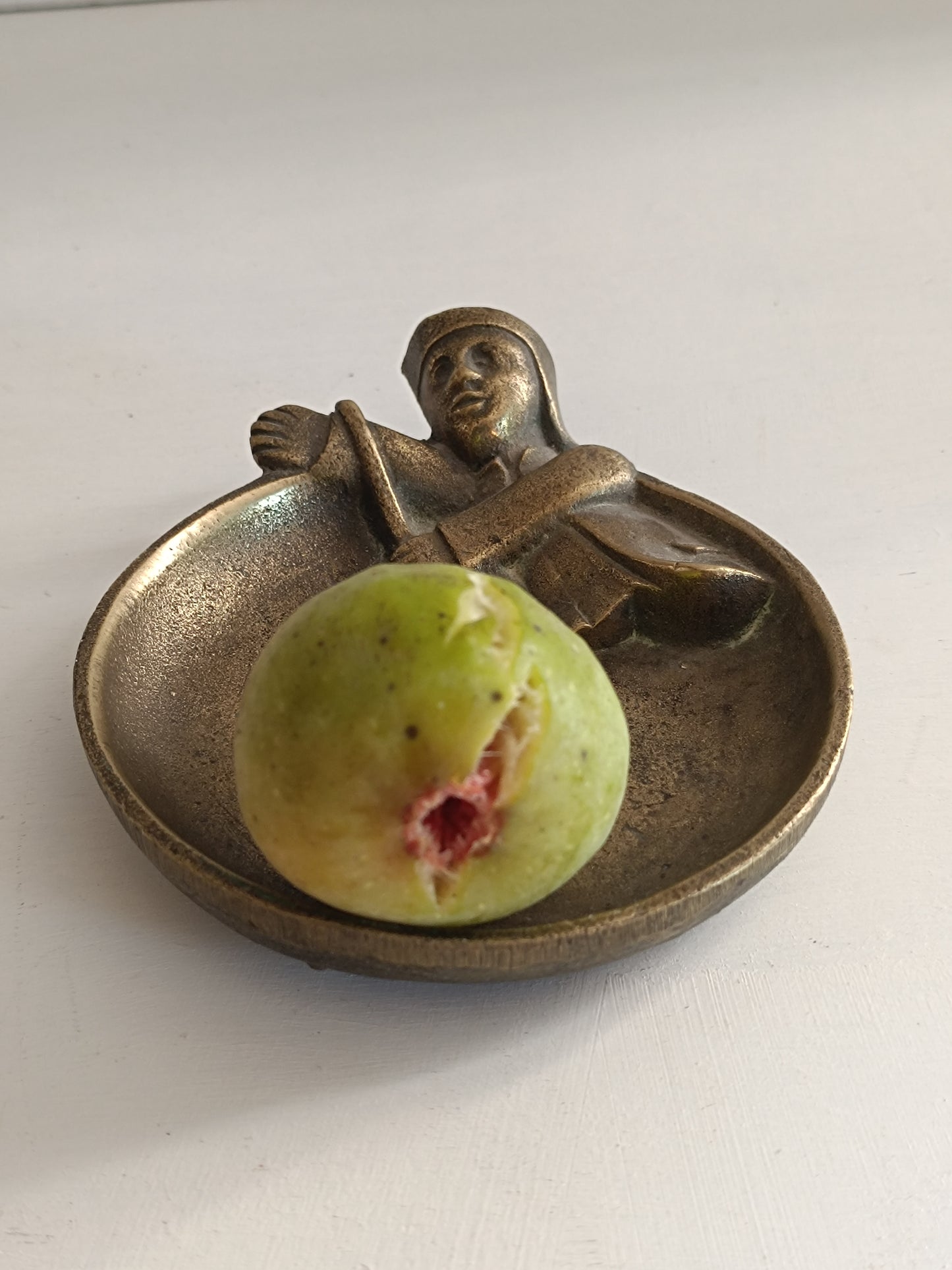 Coupelle vide-poche Guignol bronze.
