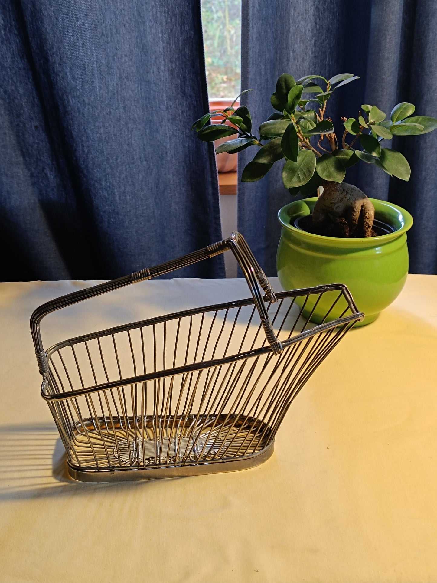 Porte bouteille métal argenté.