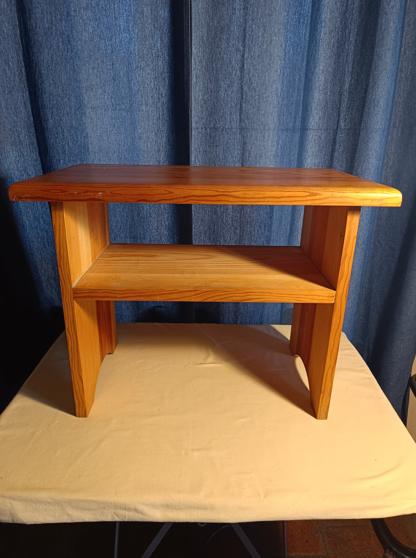 Ancien MEUBLE BANC en pin, période de design de 70 à 79.