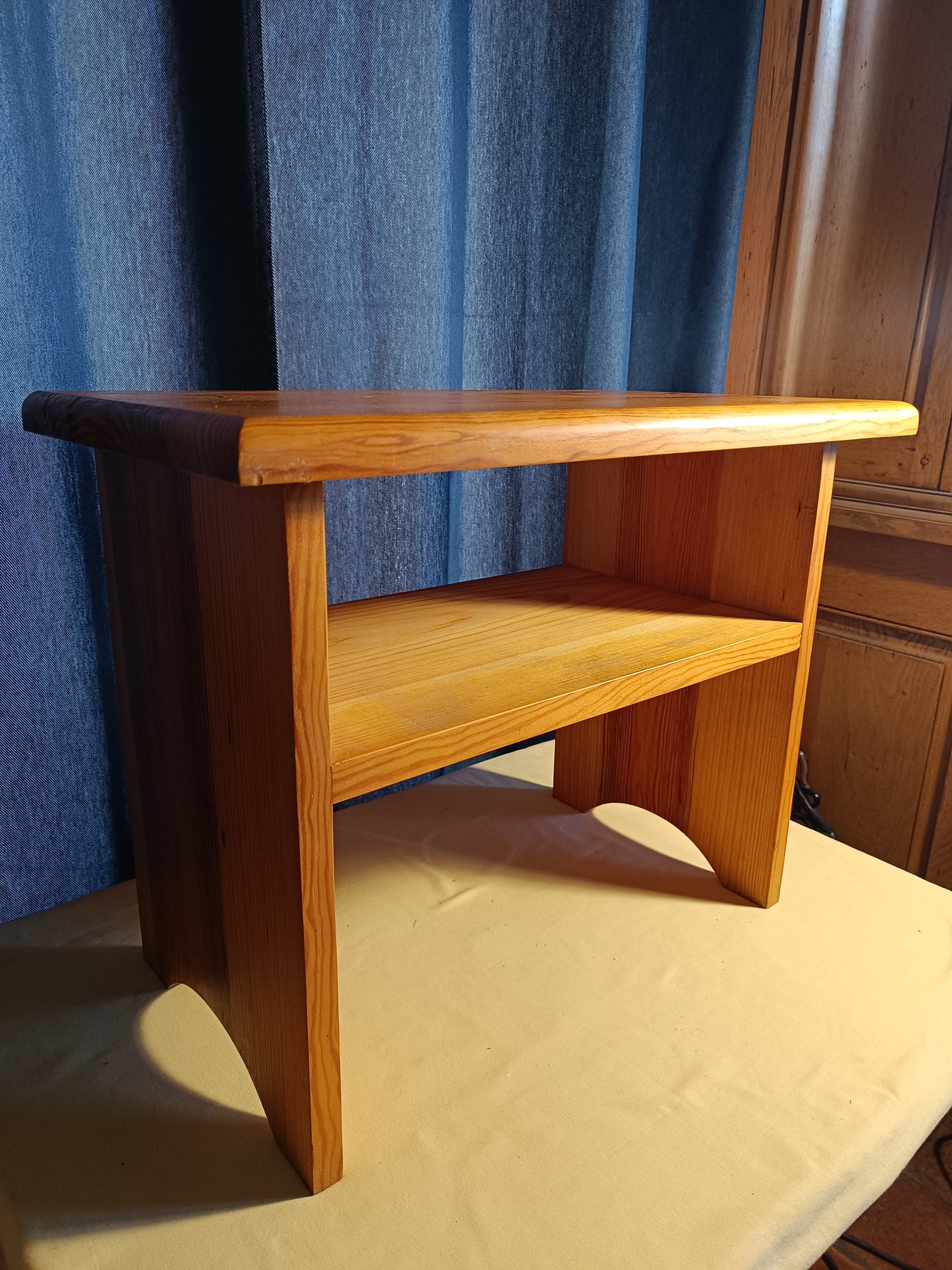 Ancien MEUBLE BANC en pin, période de design de 70 à 79.