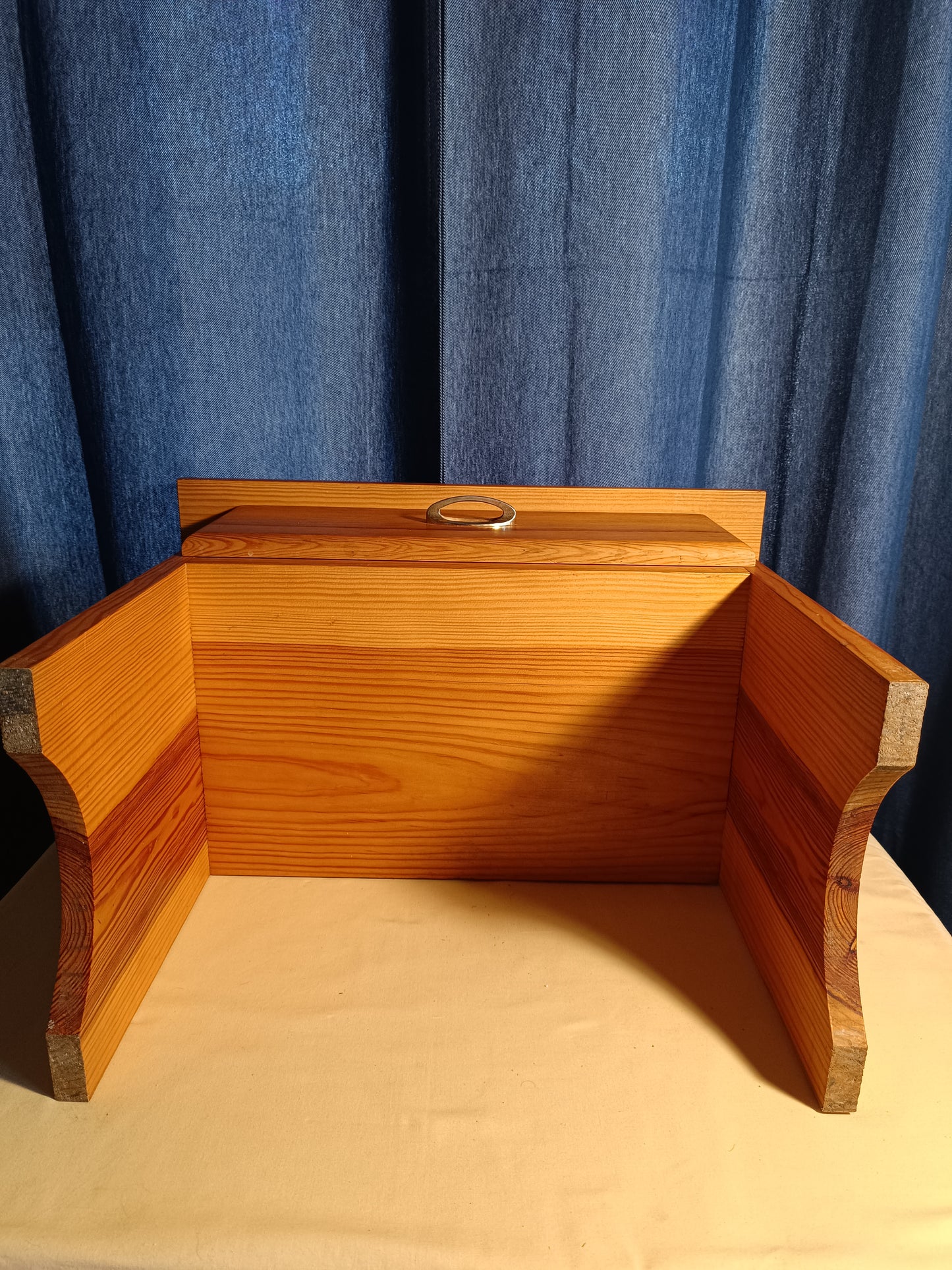 Ancien MEUBLE BANC en pin, période de design de 70 à 79.