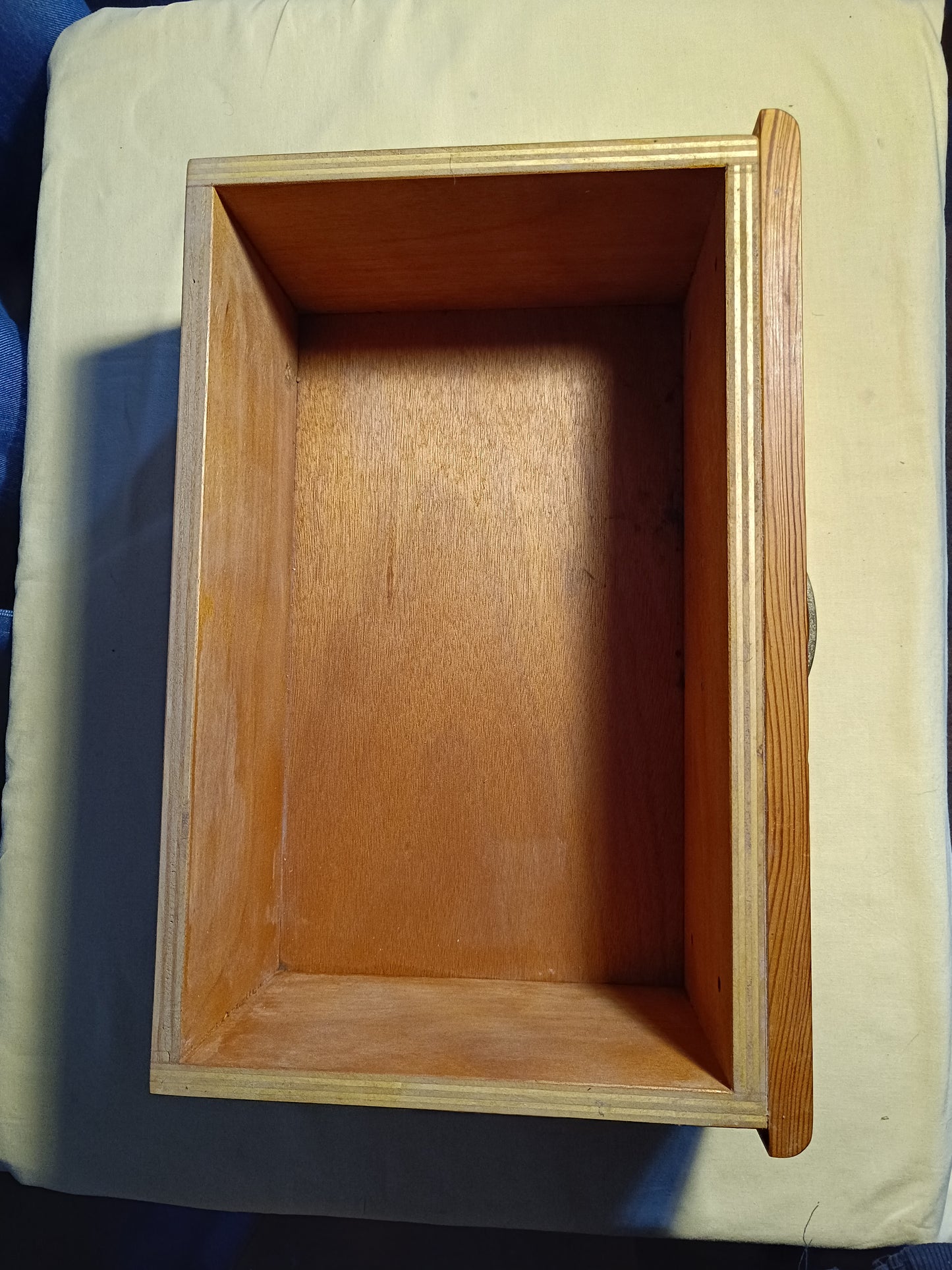 Ancien MEUBLE BANC en pin, période de design de 70 à 79.