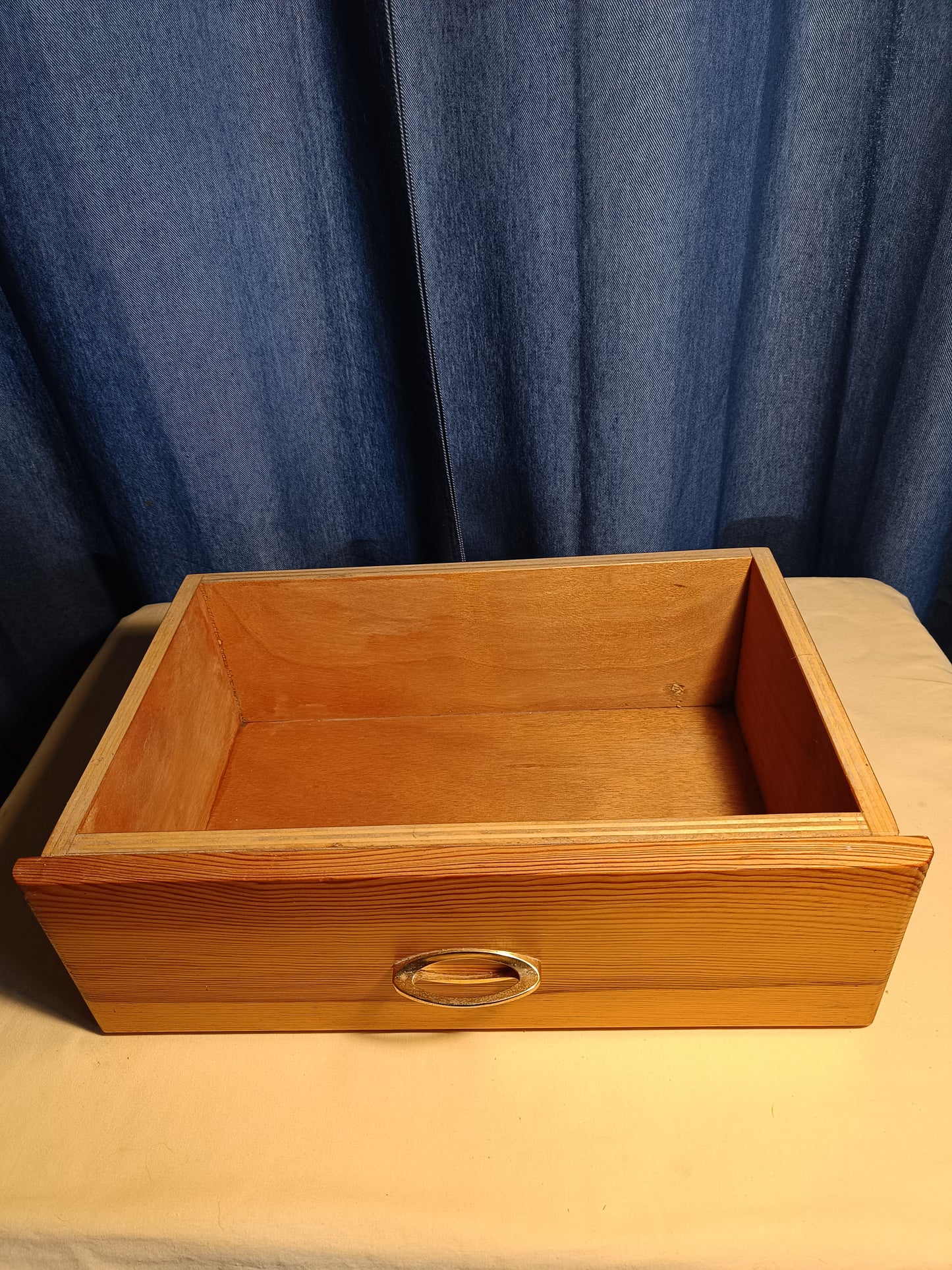 Ancien MEUBLE BANC en pin, période de design de 70 à 79.