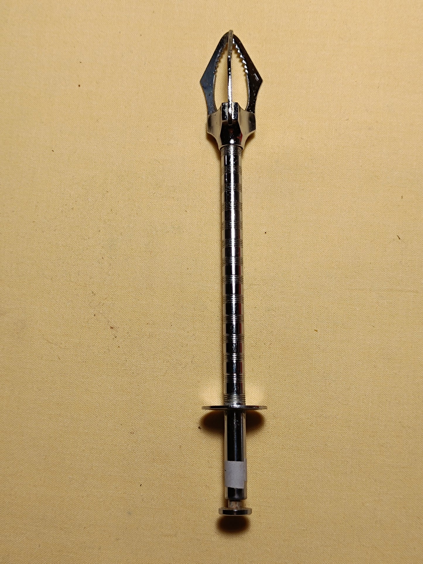 Ancienne pince sucre ou glaçons, trois griffes, en métal (inox).