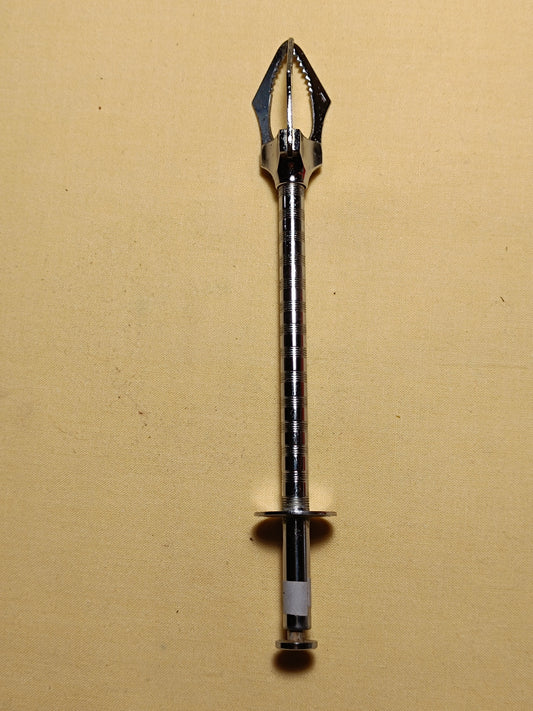 Ancienne pince sucre ou glaçons, trois griffes, en métal (inox).