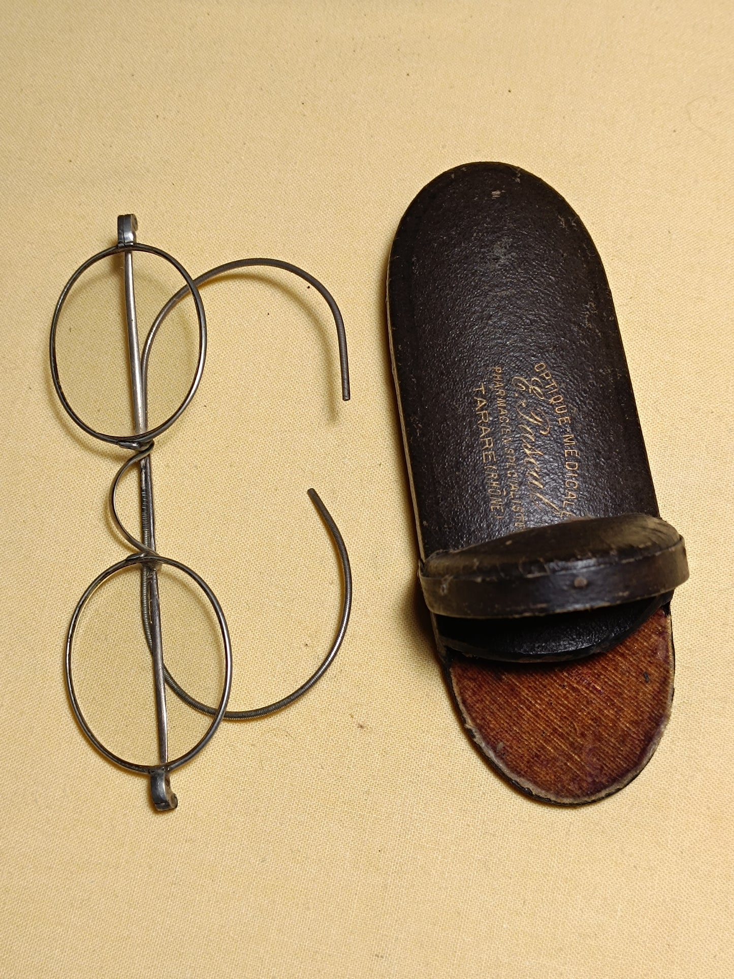 Paire de lorgnon anciens plus étuis d'origine.
