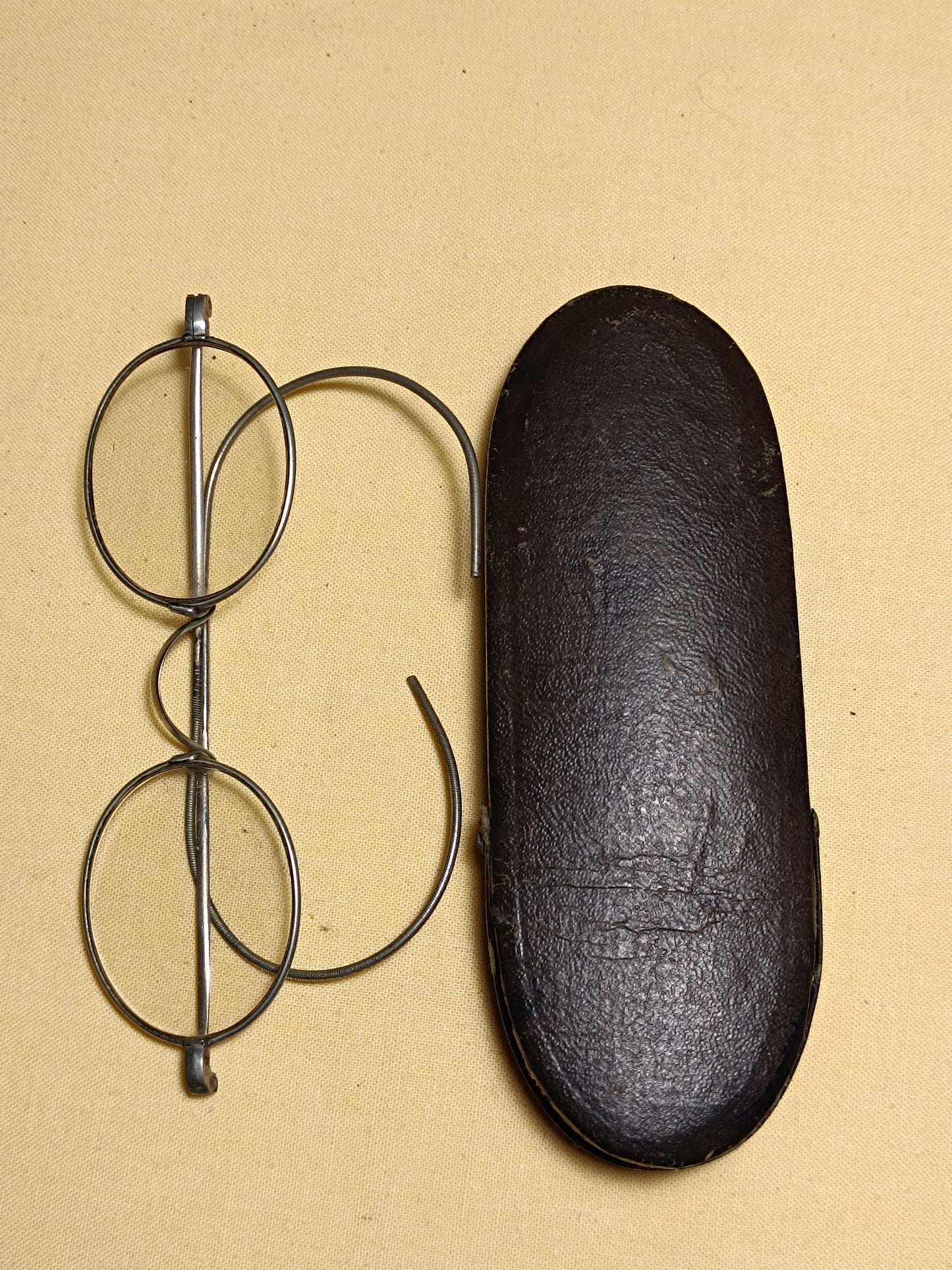 Paire de lorgnon anciens plus étuis d'origine.