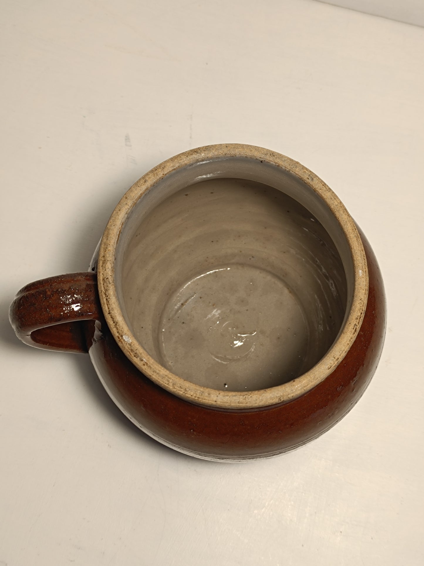 Ancien pichet en grès vernissé.