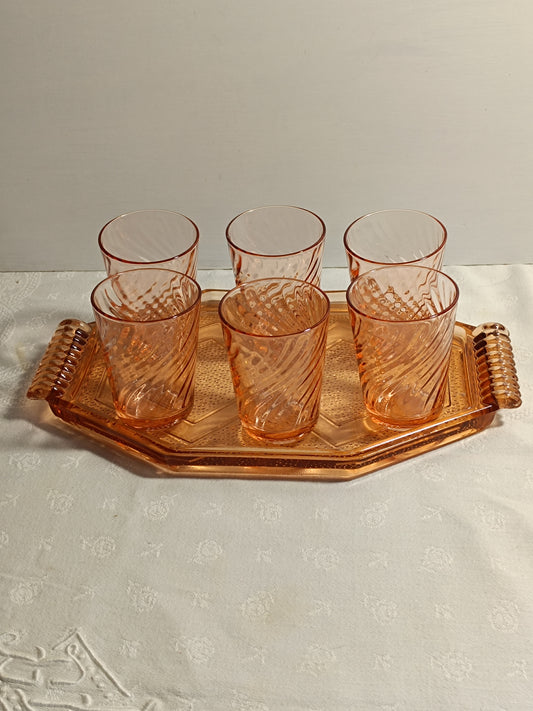 Plateaux hexagonal, Arts déco, plus six verres en verre rose.
