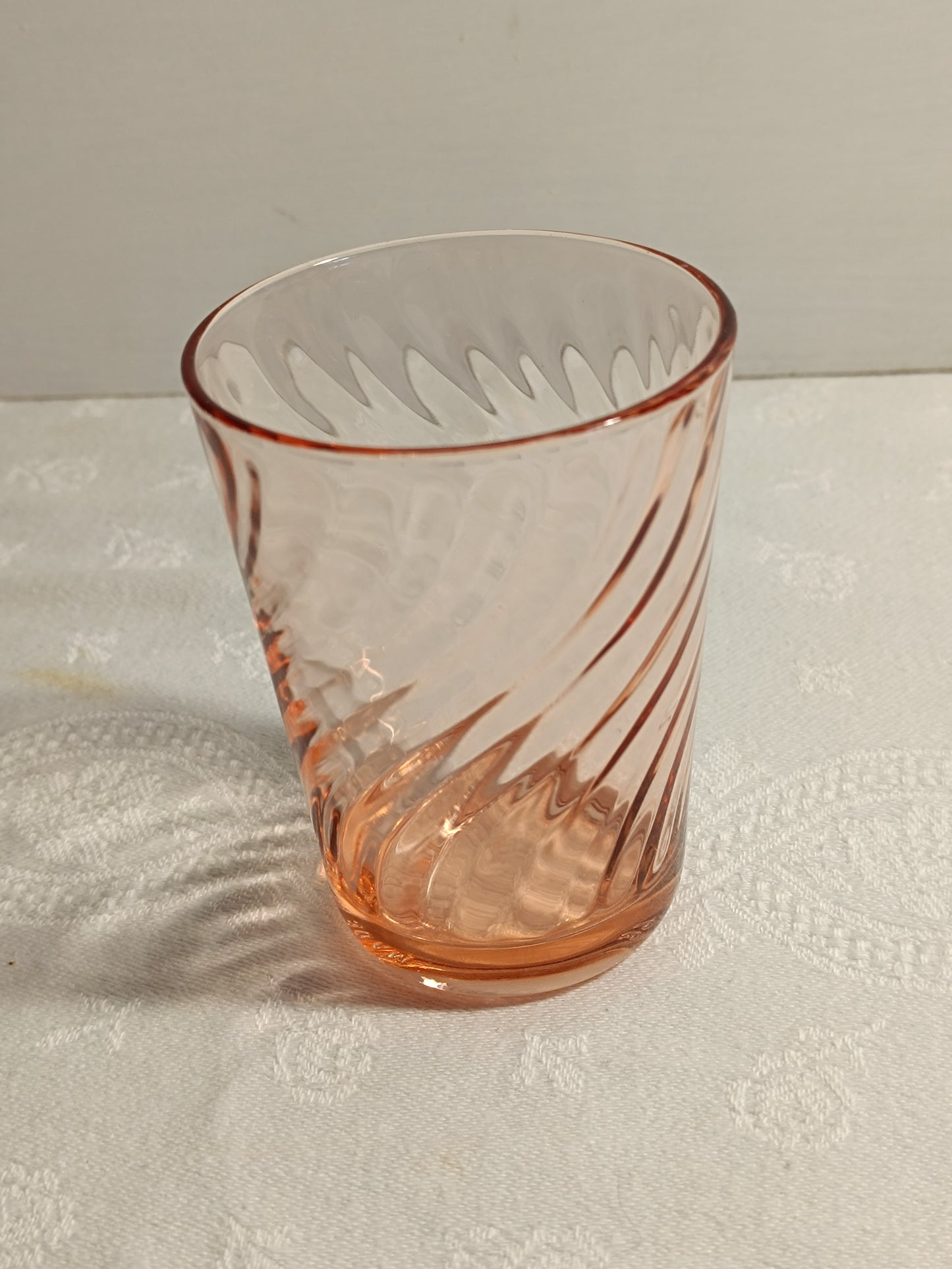 Plateaux hexagonal, Arts déco, plus six verres en verre rose.