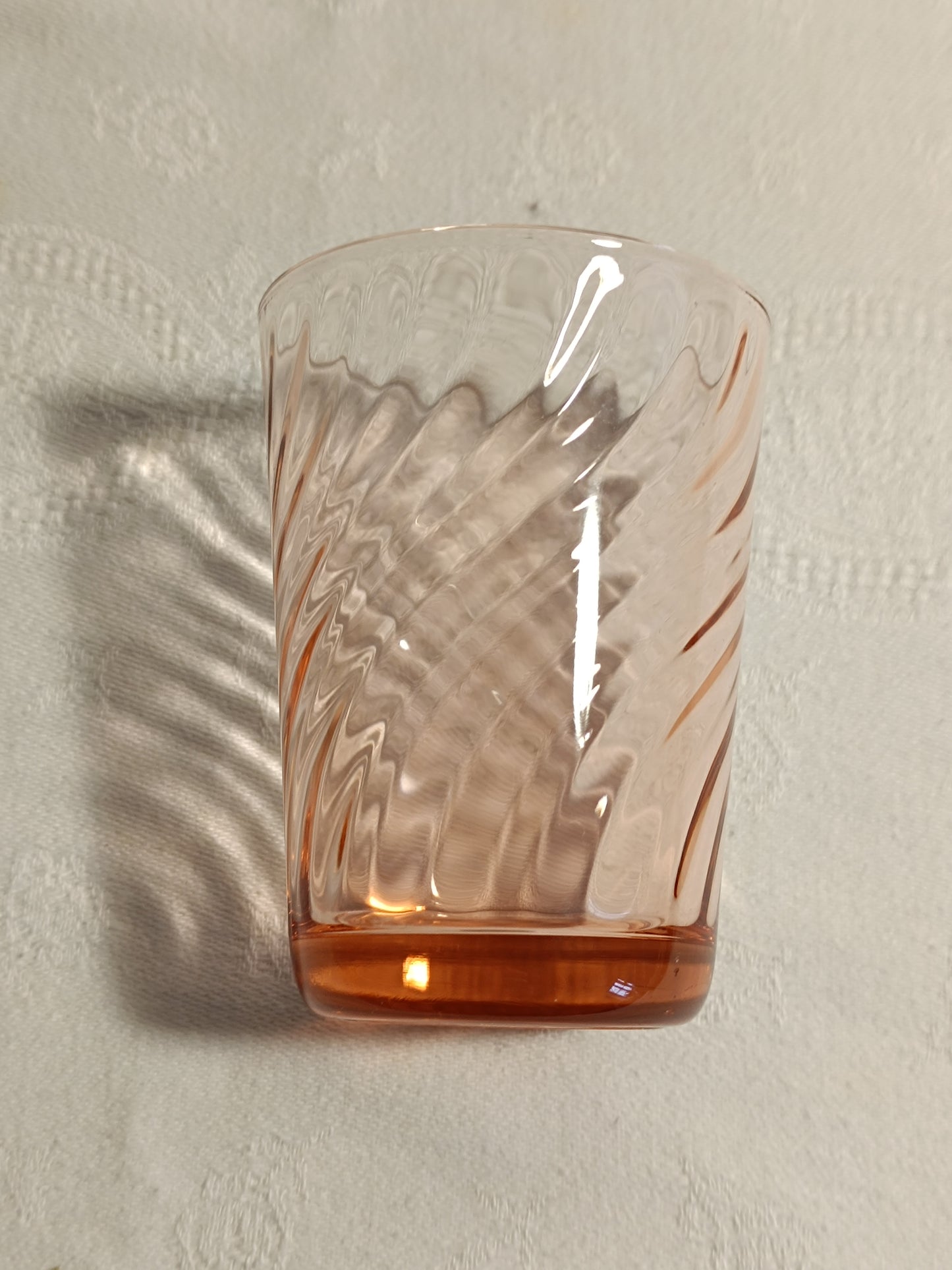 Plateaux hexagonal, Arts déco, plus six verres en verre rose.