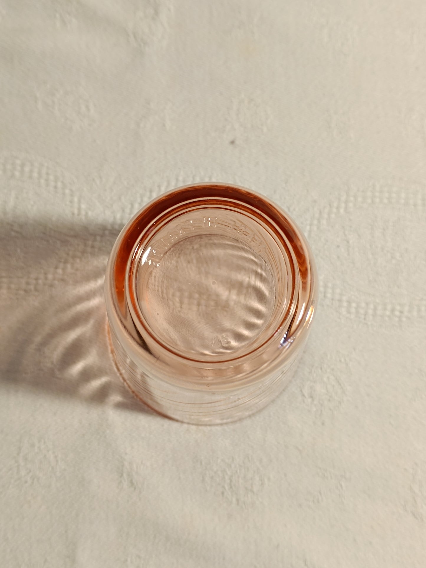 Plateaux hexagonal, Arts déco, plus six verres en verre rose.
