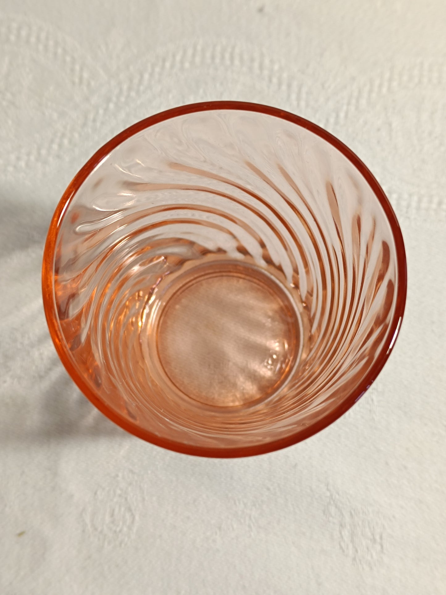 Plateaux hexagonal, Arts déco, plus six verres en verre rose.