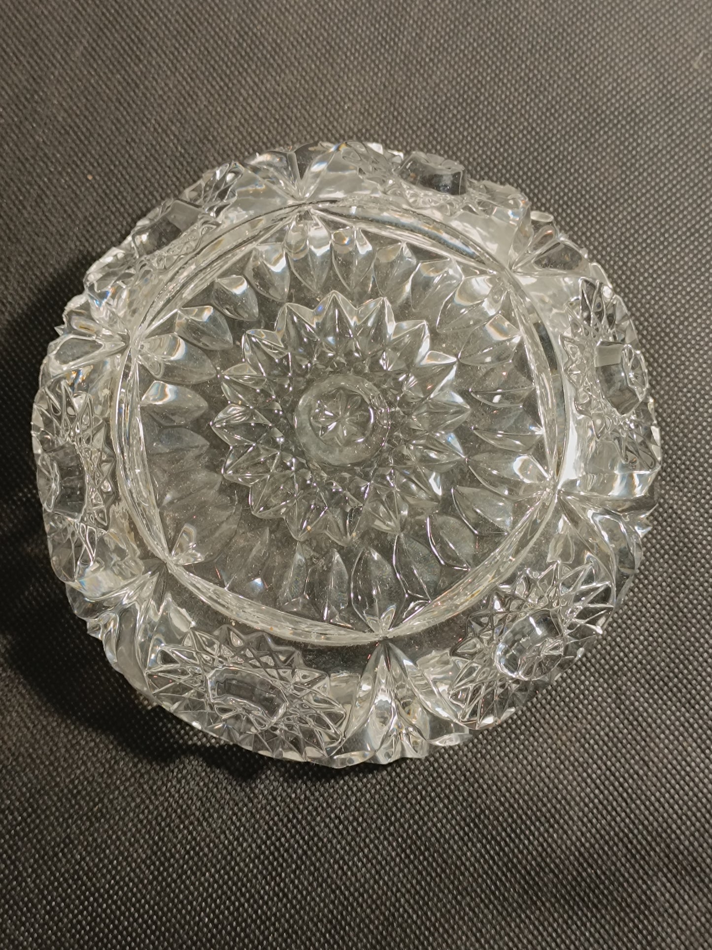 Cendrier en cristal, magnifique vide-poche.