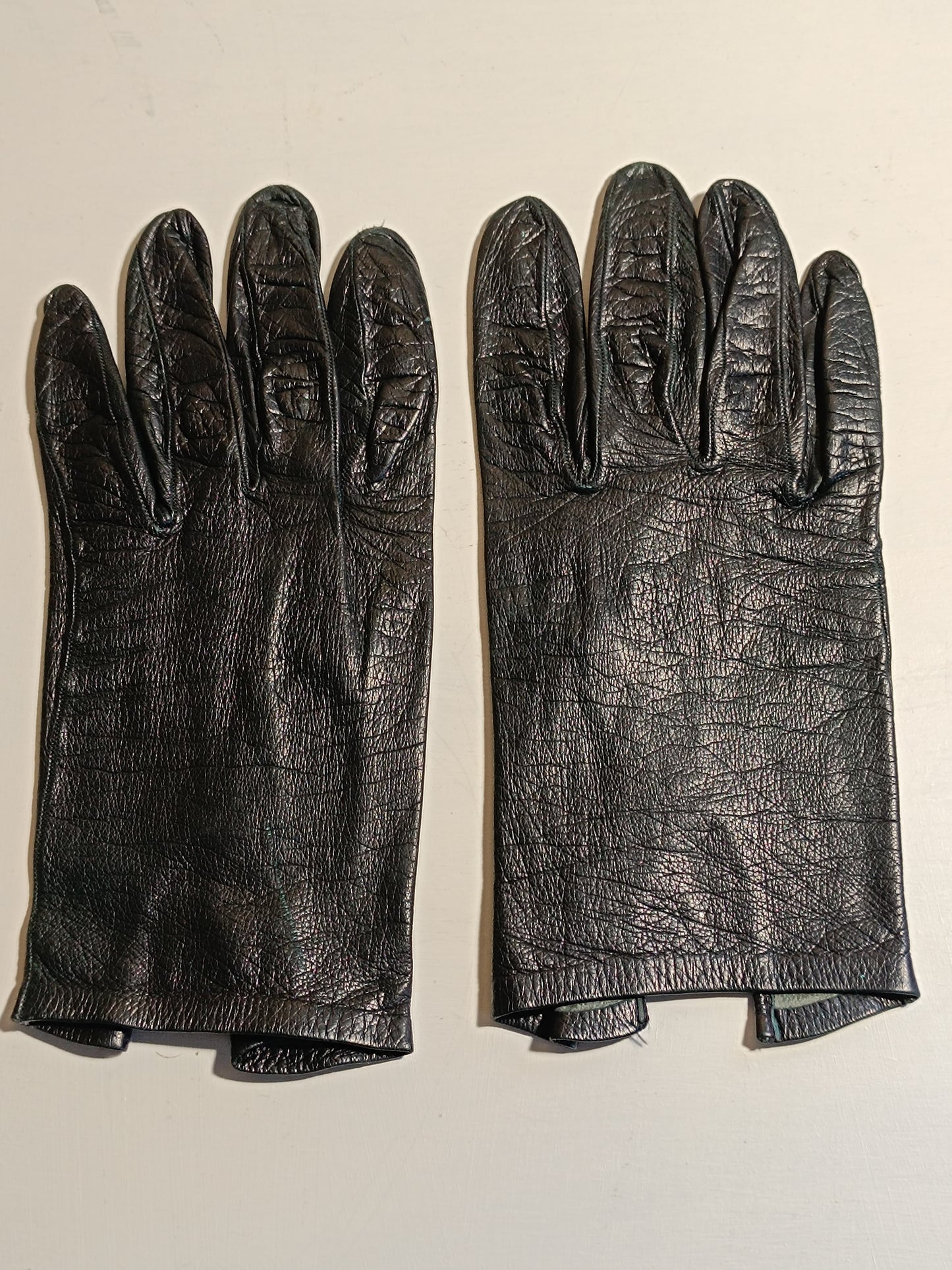 Paires de gants vintage en cuir.