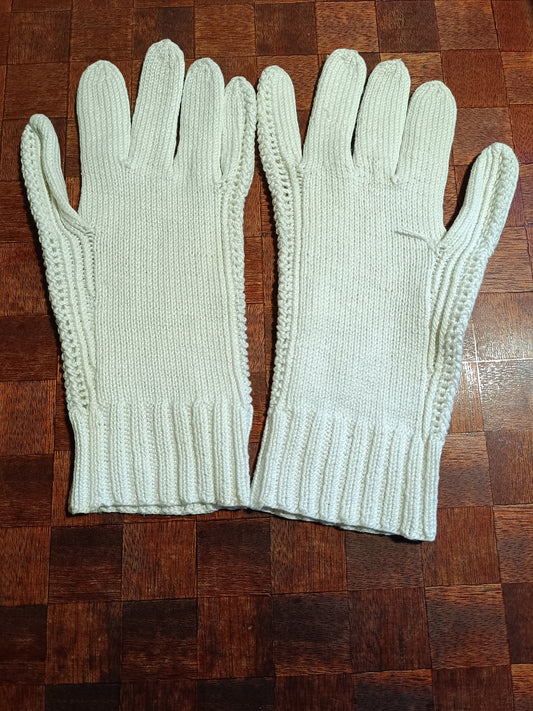 Paires de gants vintage en coton blanc.
