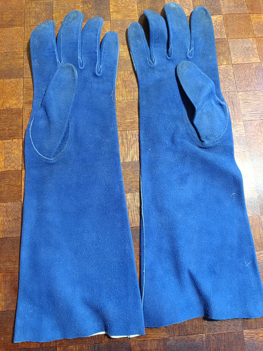 Paires de gants vintage en cuir bleu.