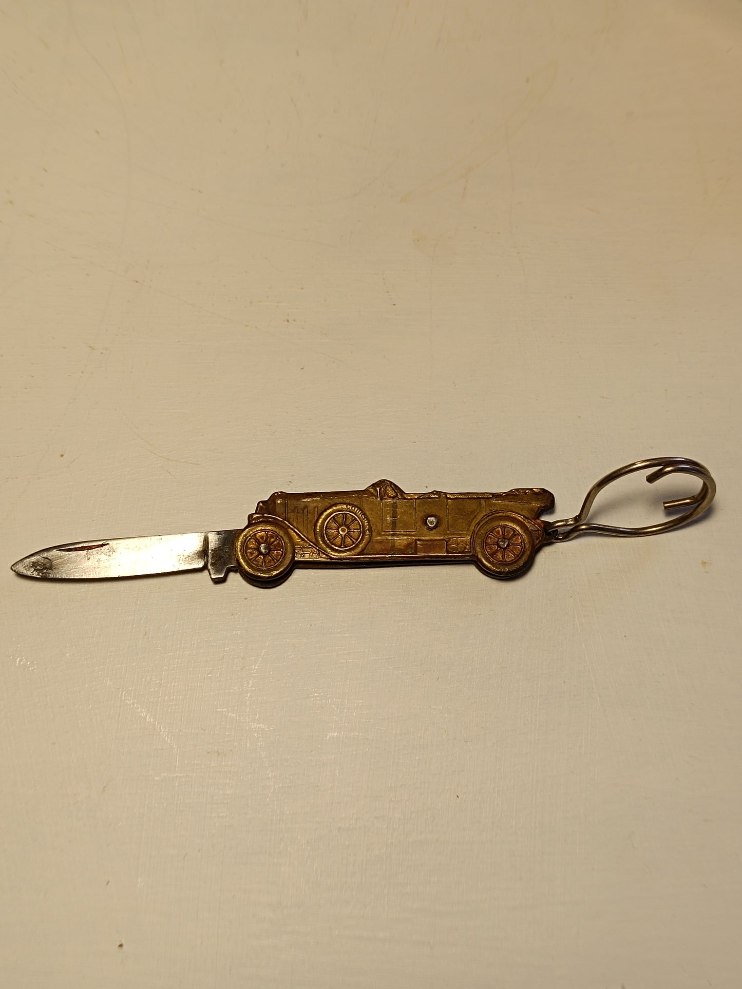 Ancien porte clés voiture ancienne et canif. Couperier-Coursolle.