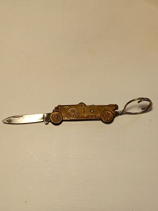 Ancien porte clés voiture ancienne et canif. Couperier-Coursolle.