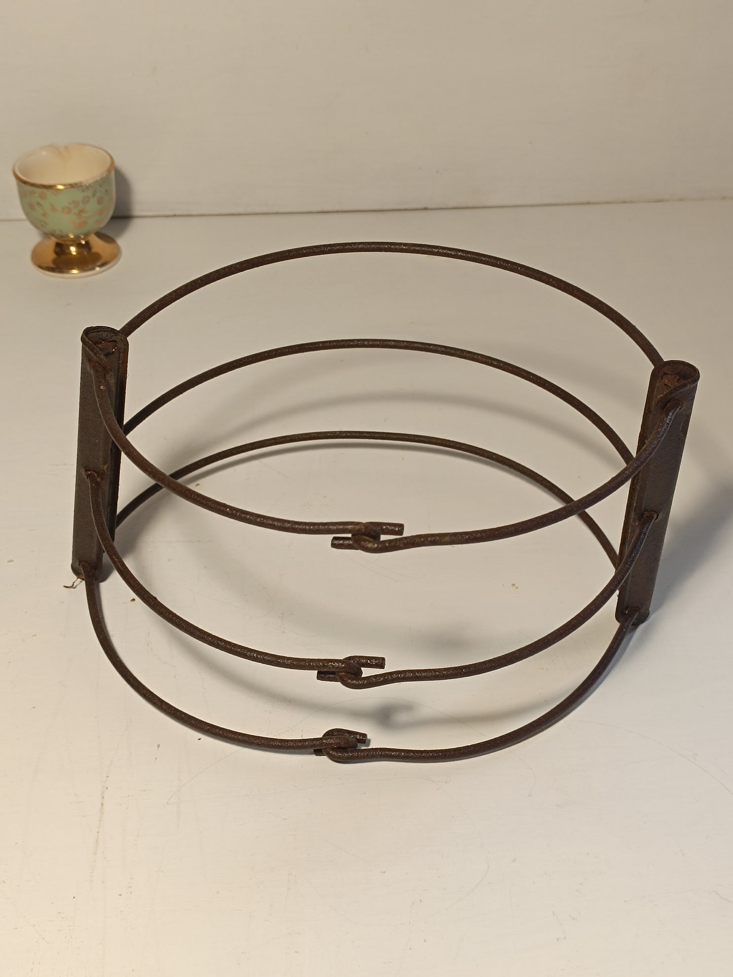 Ancienne lampe tempête acier et verre.