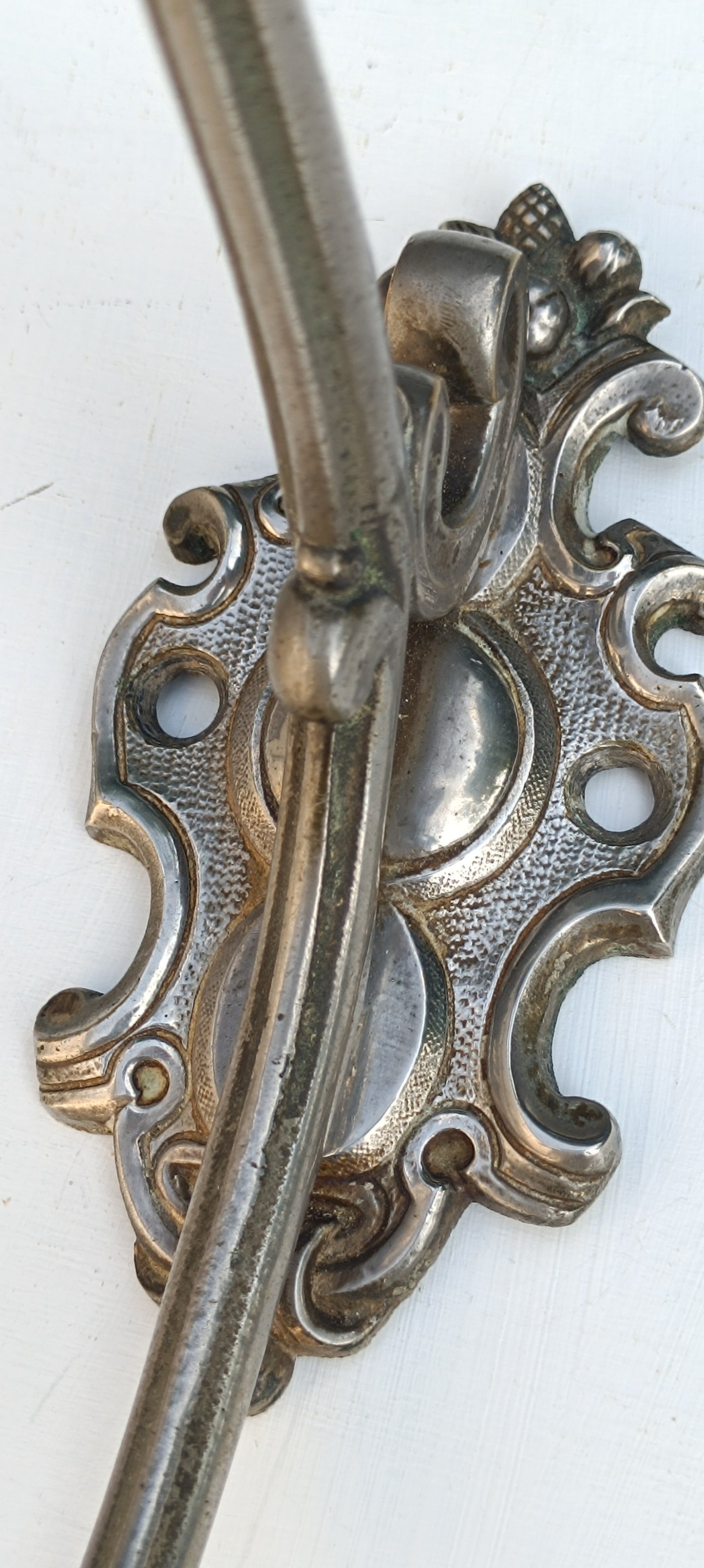 Ancienne patère bronze argenté.