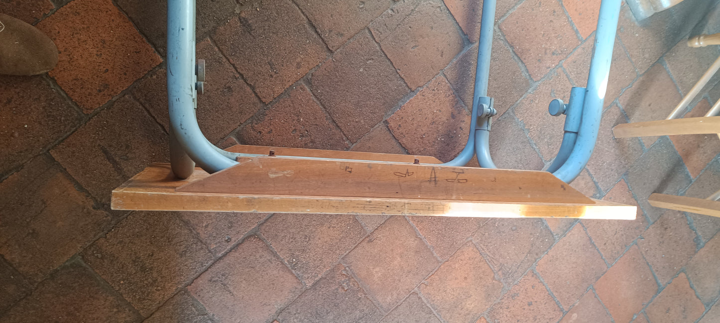 Table industriel ancienne bois et métal.