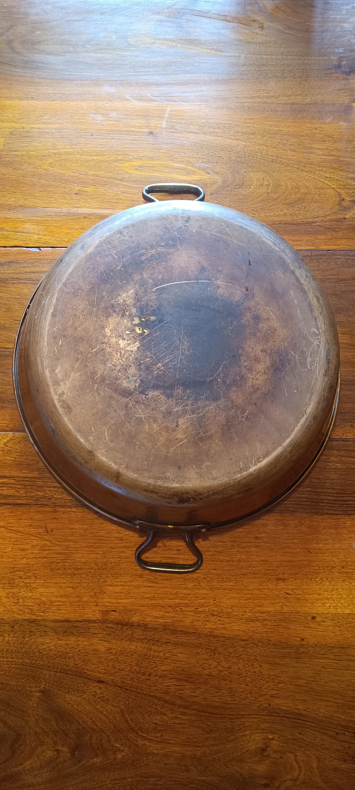 Acienne bassine à confiture en cuivre.