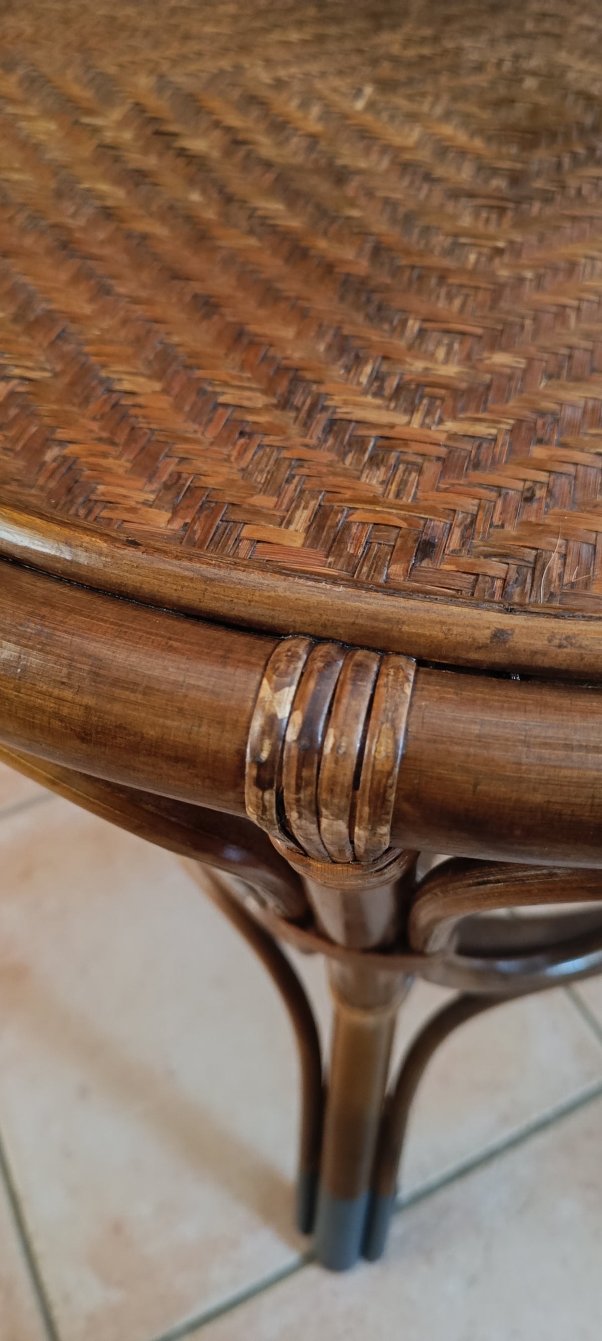 Table d'appoint vintage en rotin double plateau – style bohème