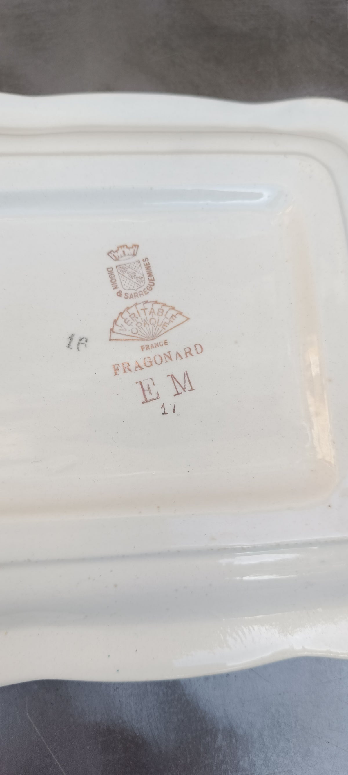 Plat rectangulaire ancien Digoin Sarreguemines — Décor romantique et dorures