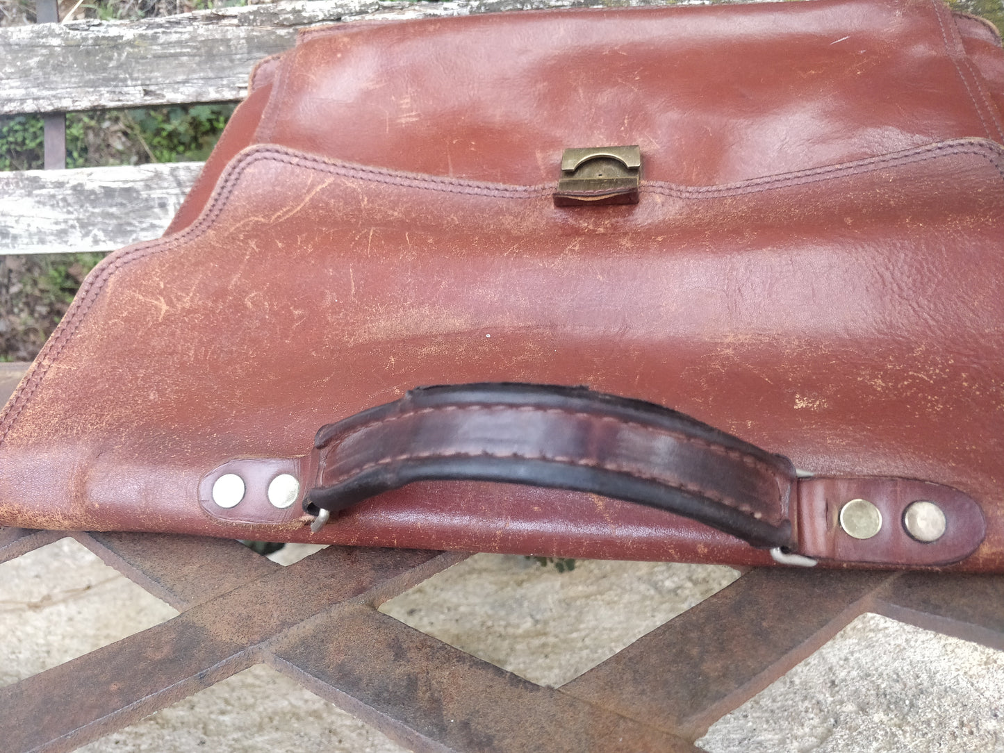 Porte-documents en cuir vieilli