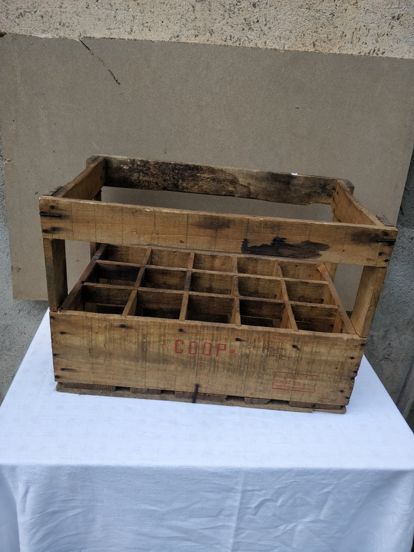 Ancien casier à bouteilles