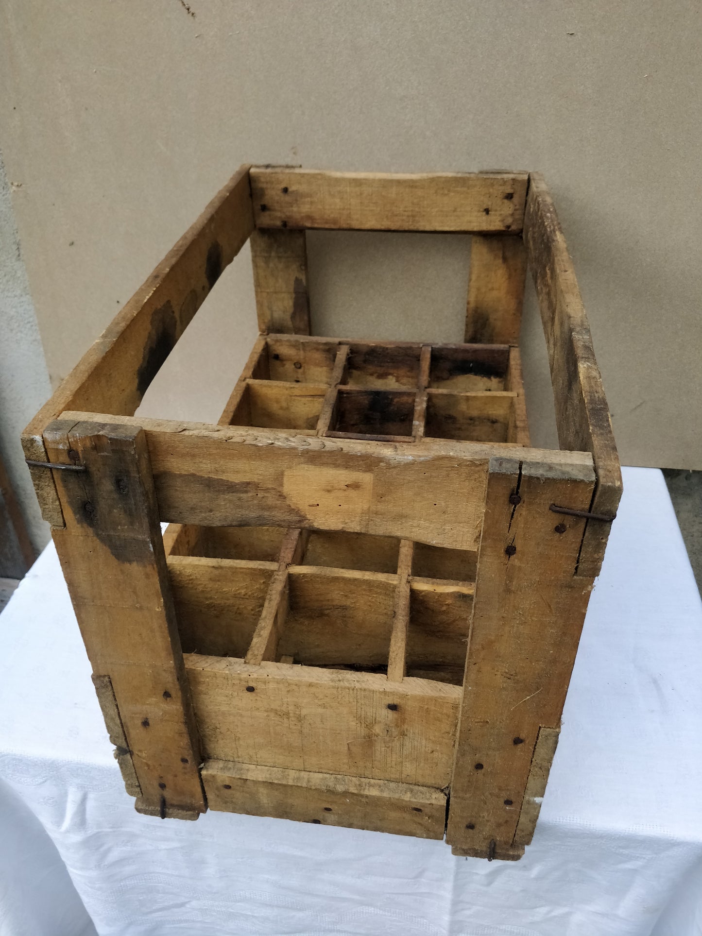 Ancien casier à bouteilles