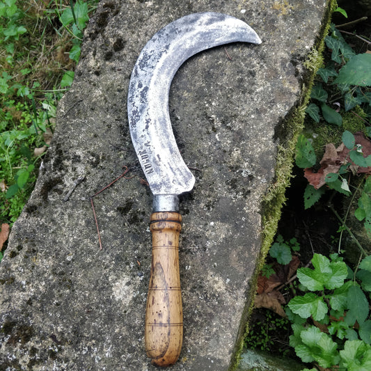 Ancienne serpe de bucheronnage.