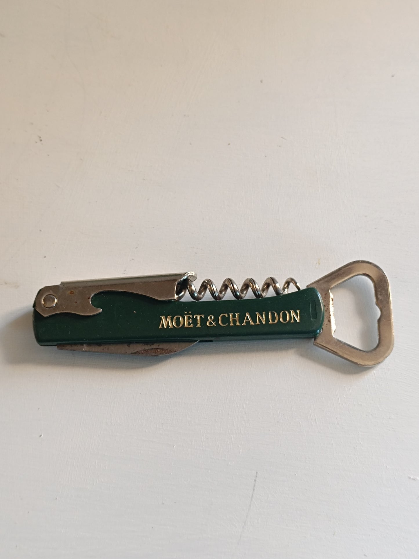 Moet et Chandon, tire bouchon décapsuleur en acier vintage.