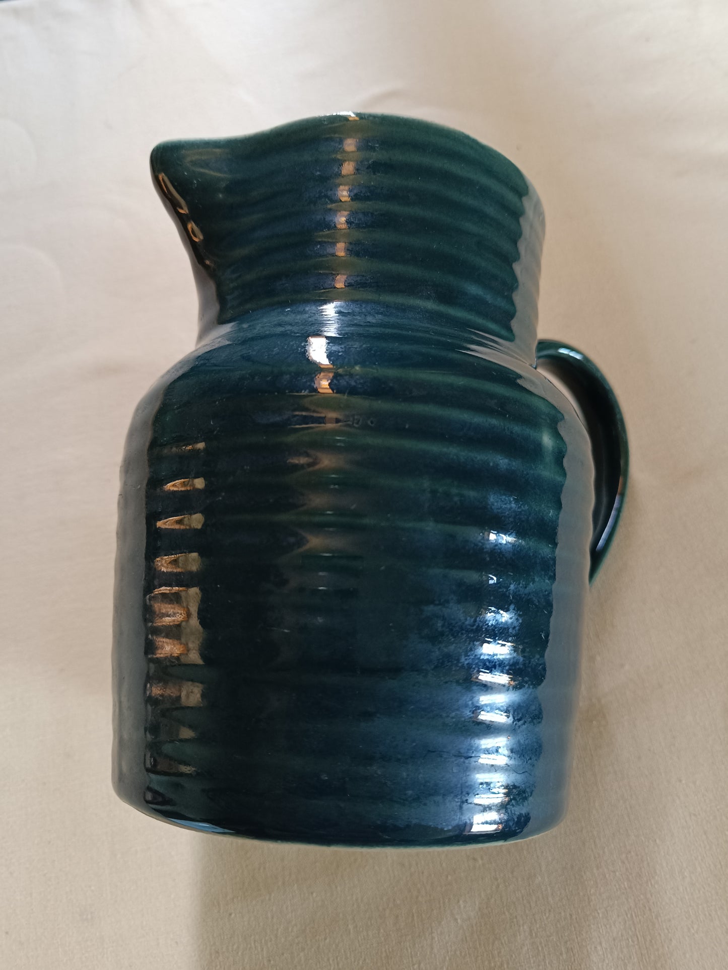 Ancien pichet à eau en céramique émaillée, pièce rare.