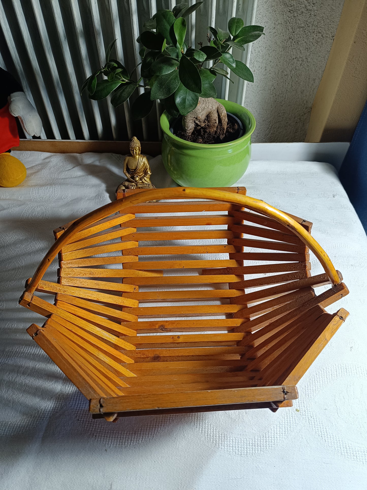 Panier à fruits en bois.