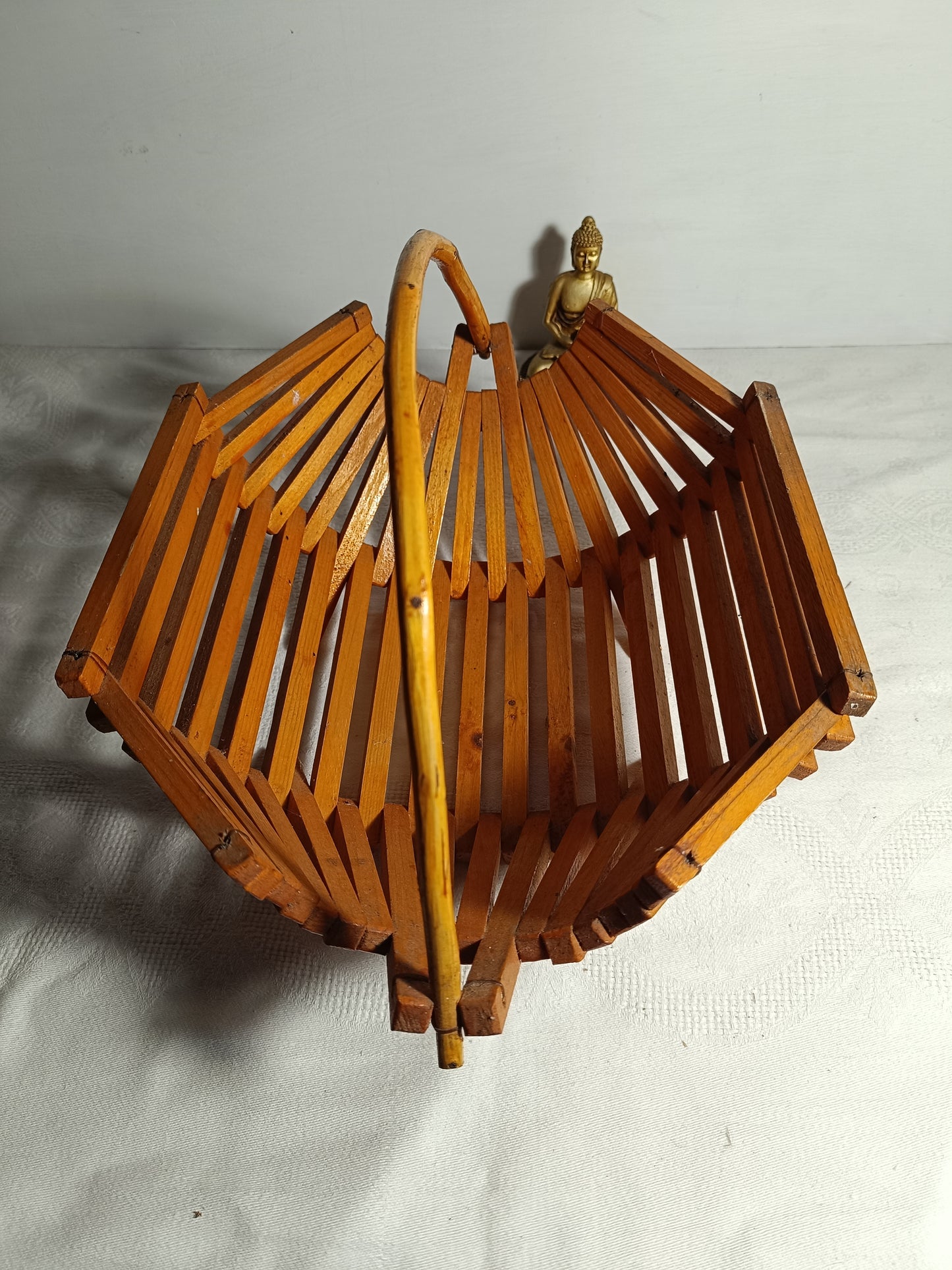 Panier à fruits en bois.