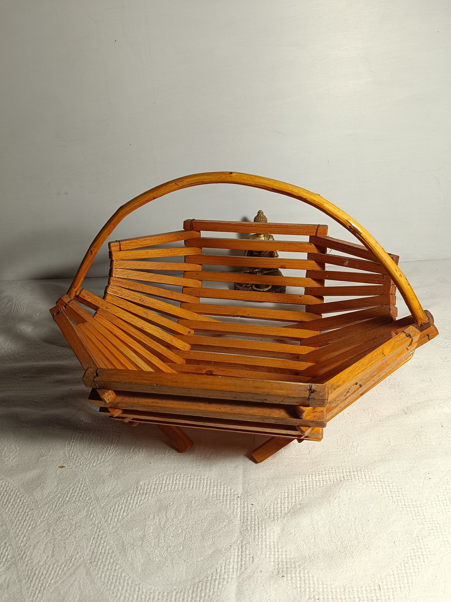 Panier à fruits en bois.